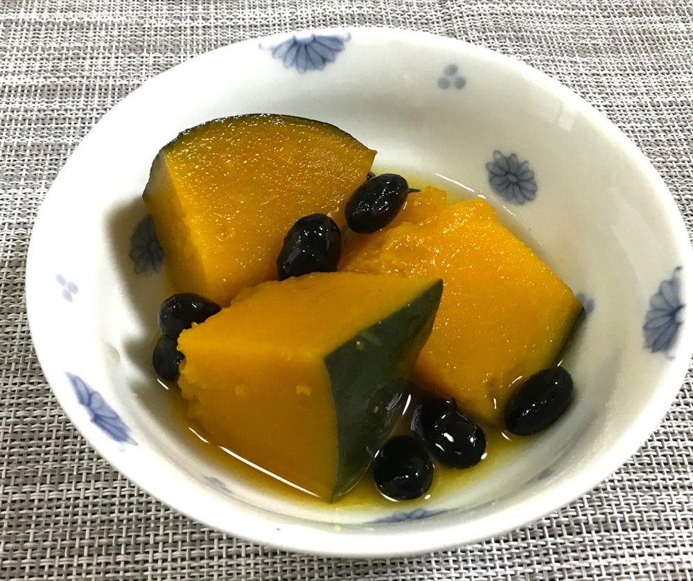 普段食べる時には、黒豆などを添えるときちんとした小鉢料理になります。