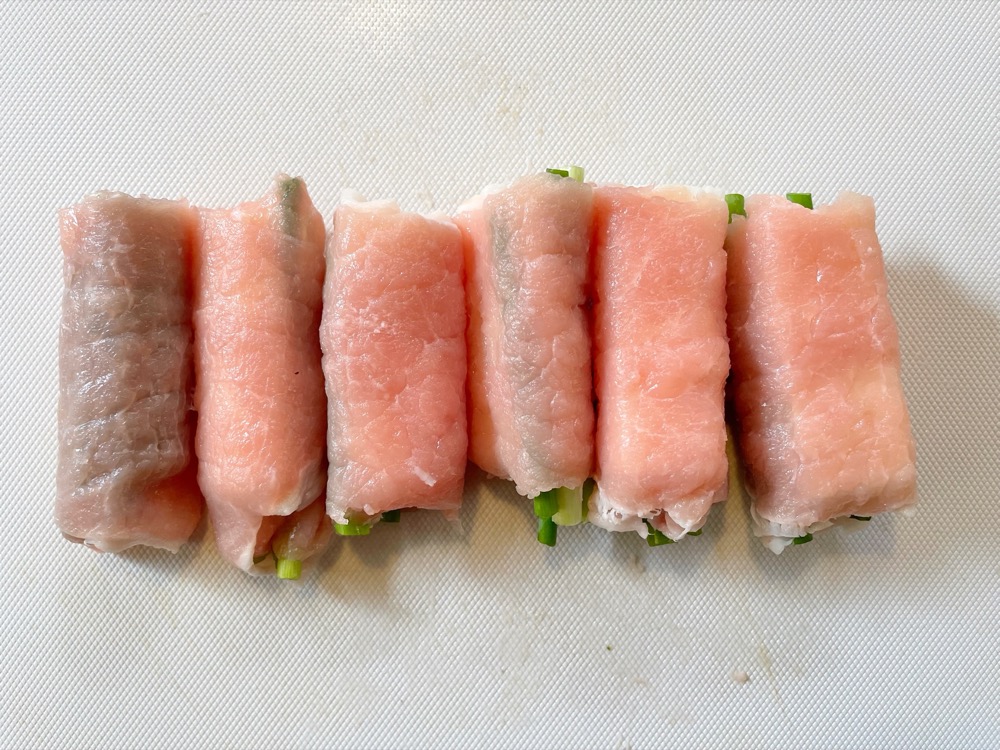 長芋と梅干し・青じそのバージョンも同じようにして巻く。