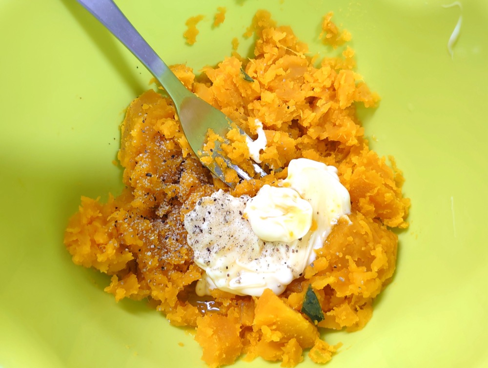 1をフォークで粗く潰し、Aを加えて和える。