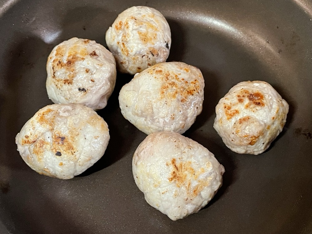 時々転がすようにしながら全体にこんがりと焼き色を付ける。