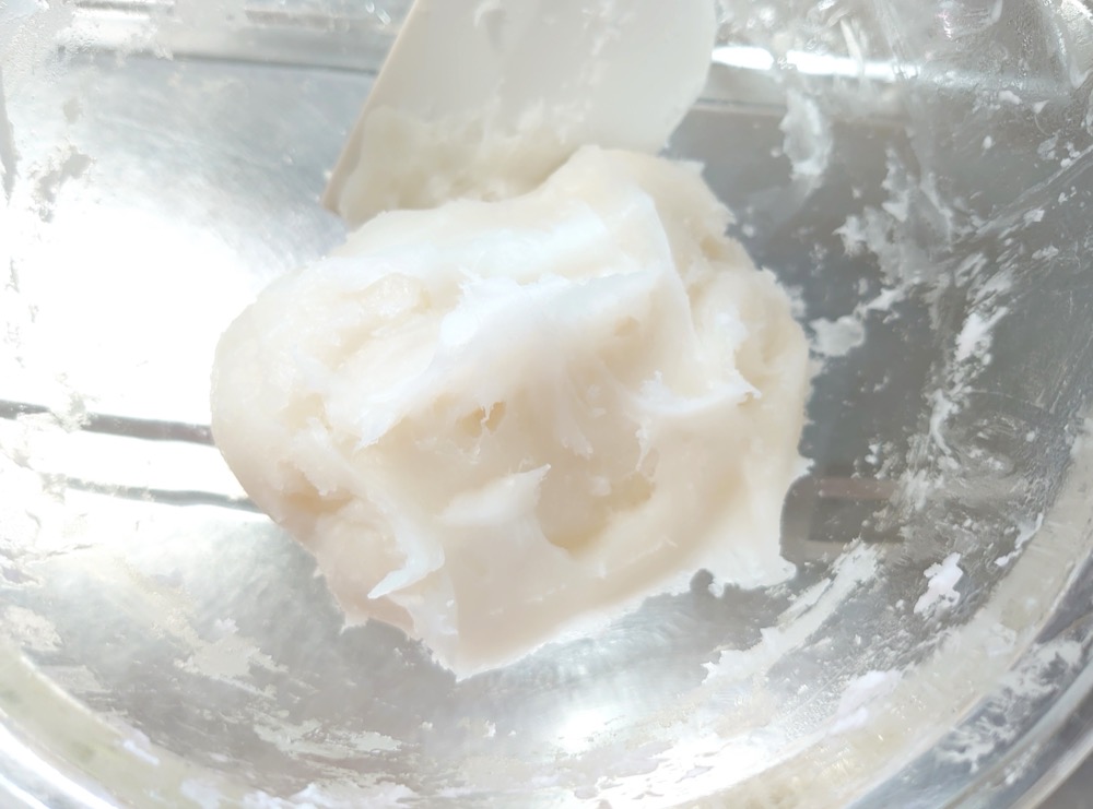 再びラップをし、レンジ600wで1分加熱、ヘラで混ぜる。やや透明感が出るまで繰り返す。