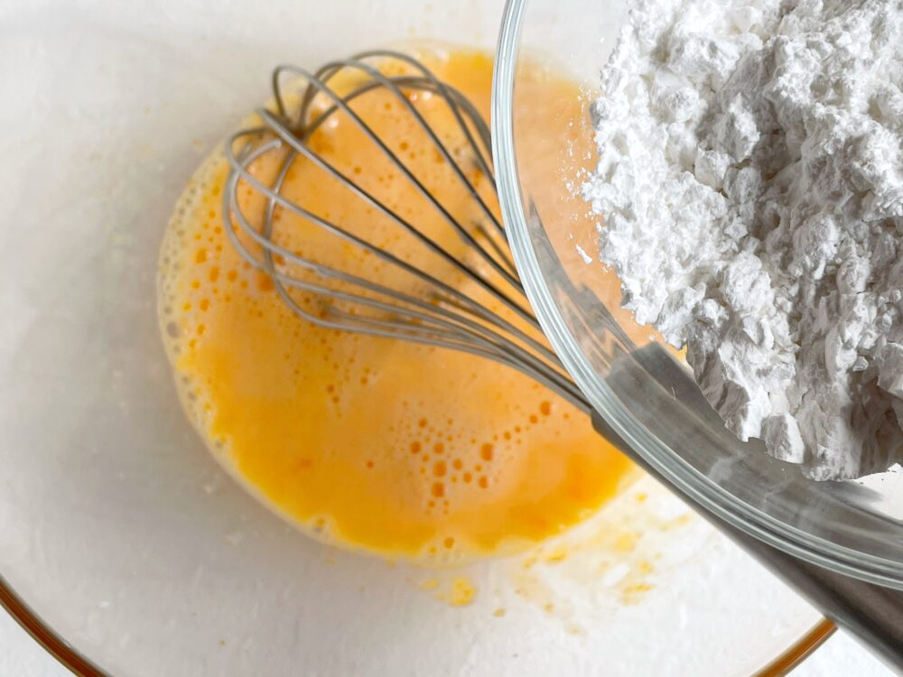 豆乳でのばし、米粉を加える。よく混ぜる。