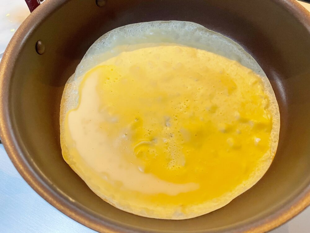 周りが乾いて浮いてきたら返して3秒程乾かす。