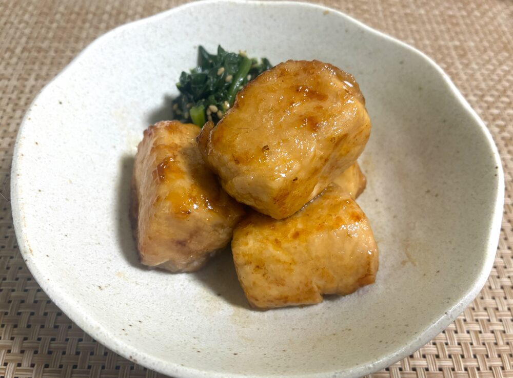 5を器に盛り付けてできあがり。お好みでほうれん草や小松菜などを添える。