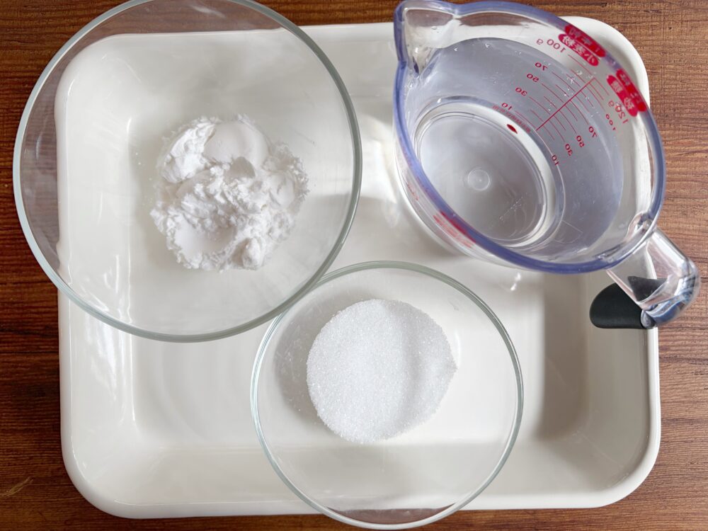 わらび餅風を作る。砂糖は白いものでもキビ砂糖でもできる。
