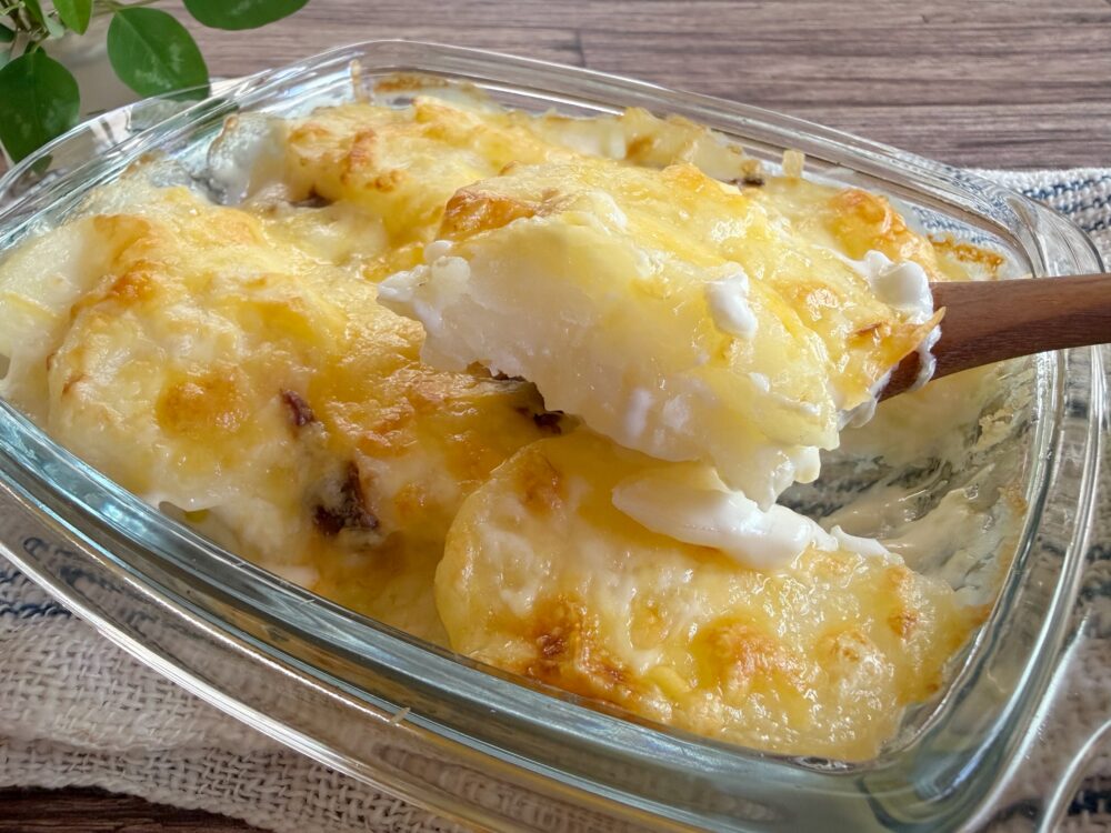 180度のオーブン、またはオーブントースターで25分、チーズに焼き色がつくまで焼いて仕上げる。