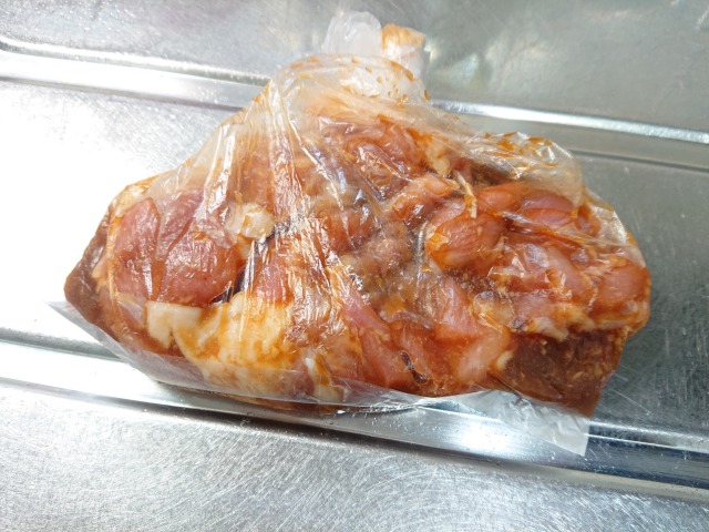 aをポリ袋で混ぜ合わせ、一口大に切った鶏肉を入れて10分ほど置く。