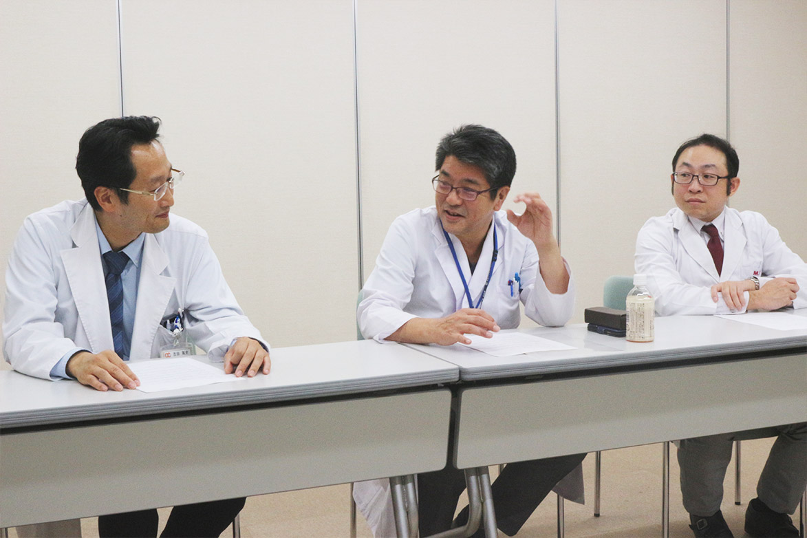 左から吉田先生、遠藤先生、三枝先生