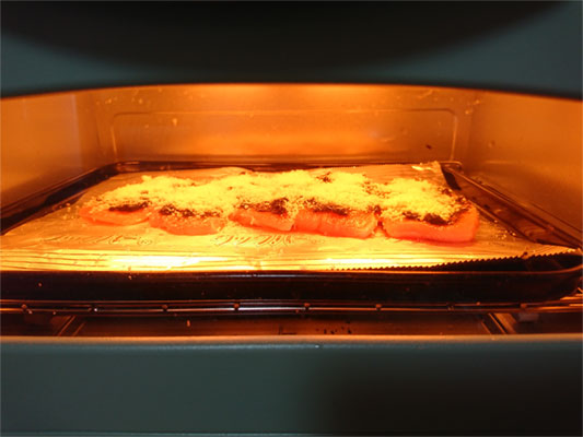 トースターで焼き色がつくまで焼く。器に盛り、刻みねぎを散らす。